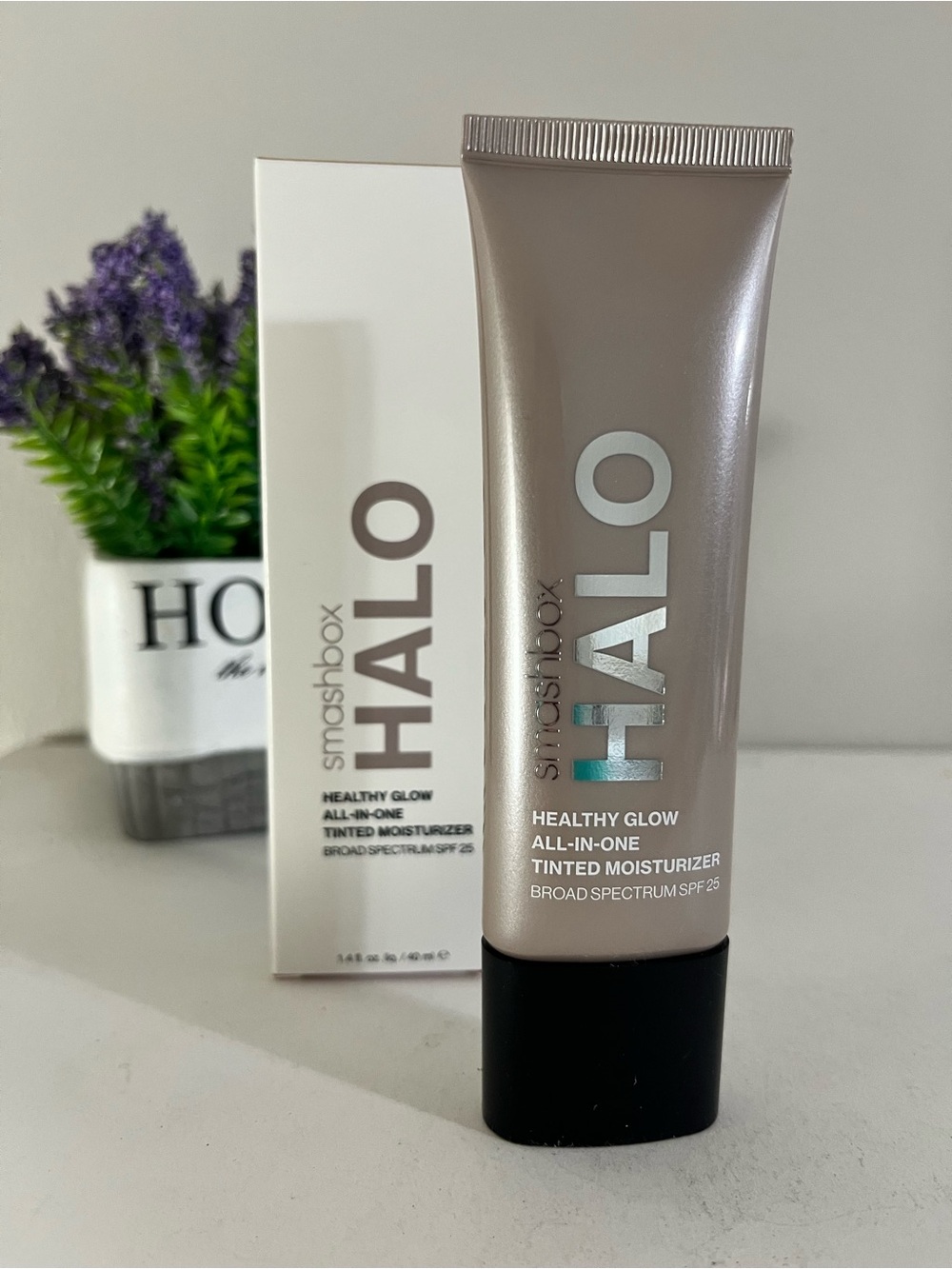 Light Neutral~ Smashbox Halo Healthy Glow All-In-One Tinted Moisturizer, SPF 25